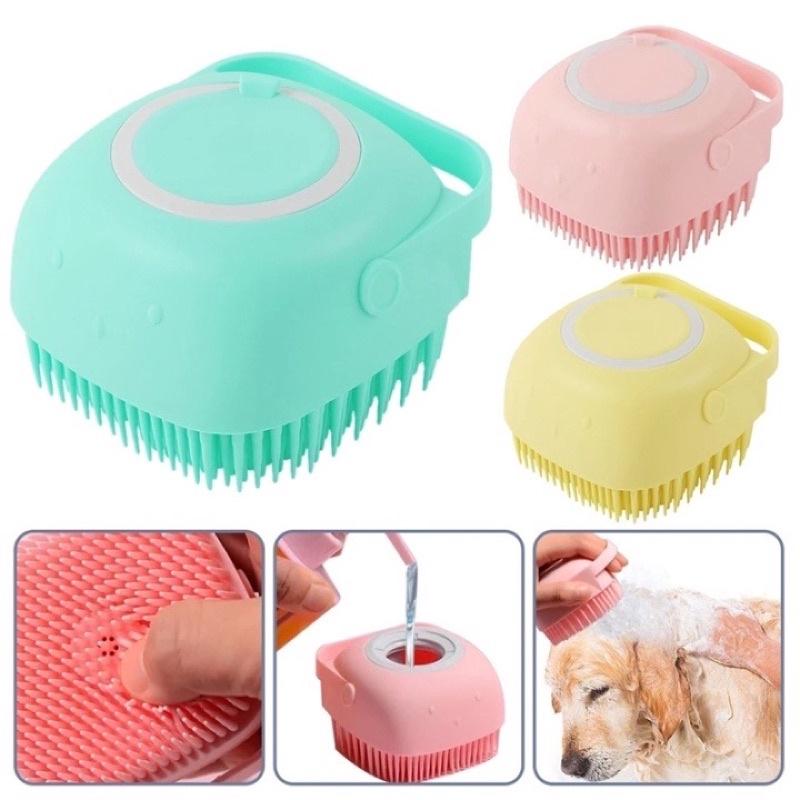 Bàn Chải Tắm Cho Chó Mèo - Bằng Silicon Mềm Mại Có Chỗ Đựng Sữa Tắm Tạo Bọt Tiện Dụng