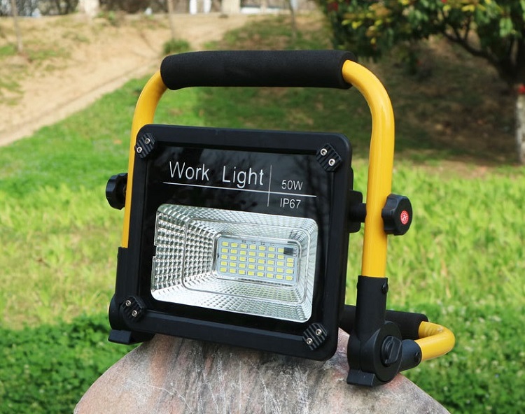 Đèn Đed Có ĐKTX 50W W726 Siêu Sáng, Sạc Điện - Rất Cần Thiết Cho Các Hoạt Động Ngoài Trời