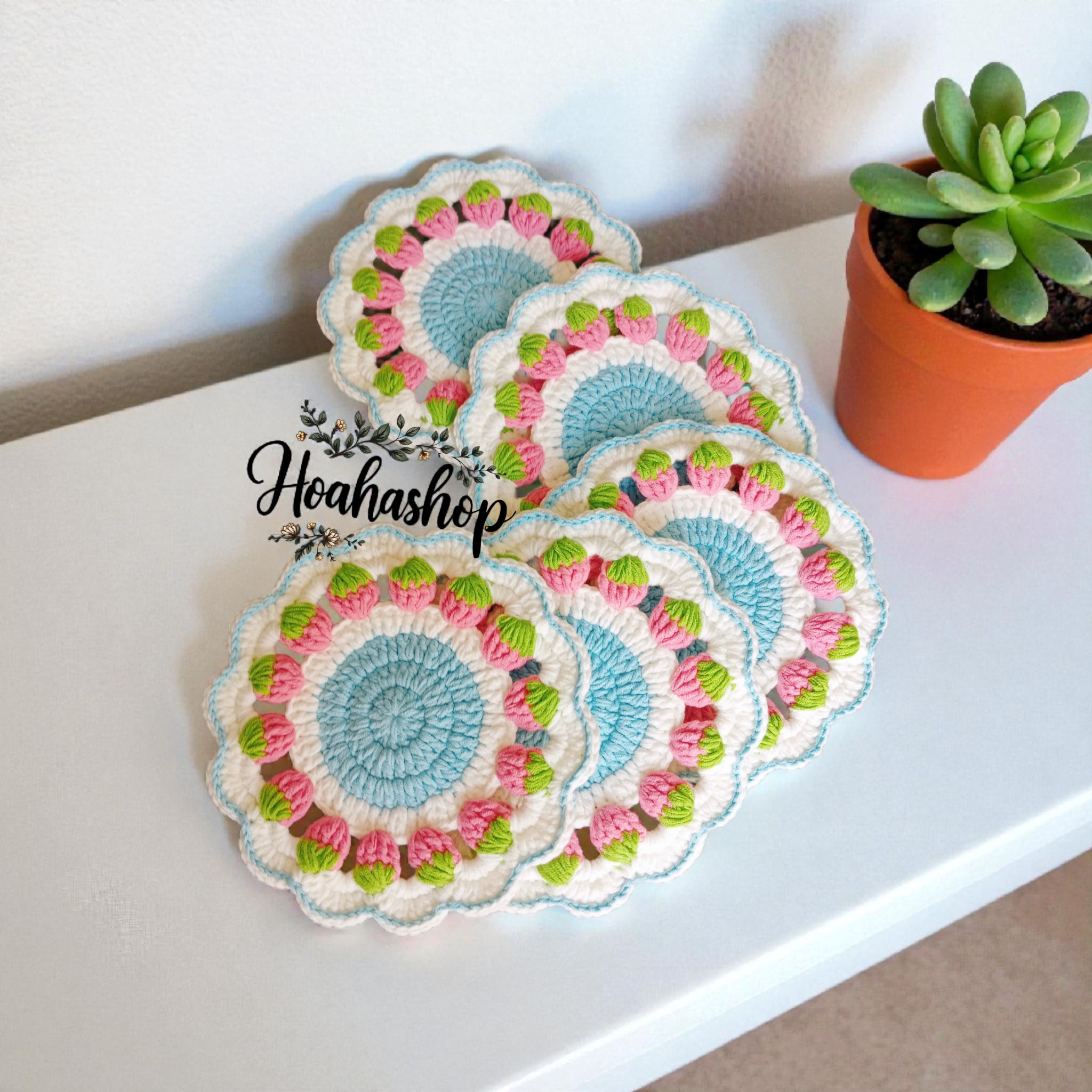 Lót Ly Trái Dâu Móc Len Thủ Công