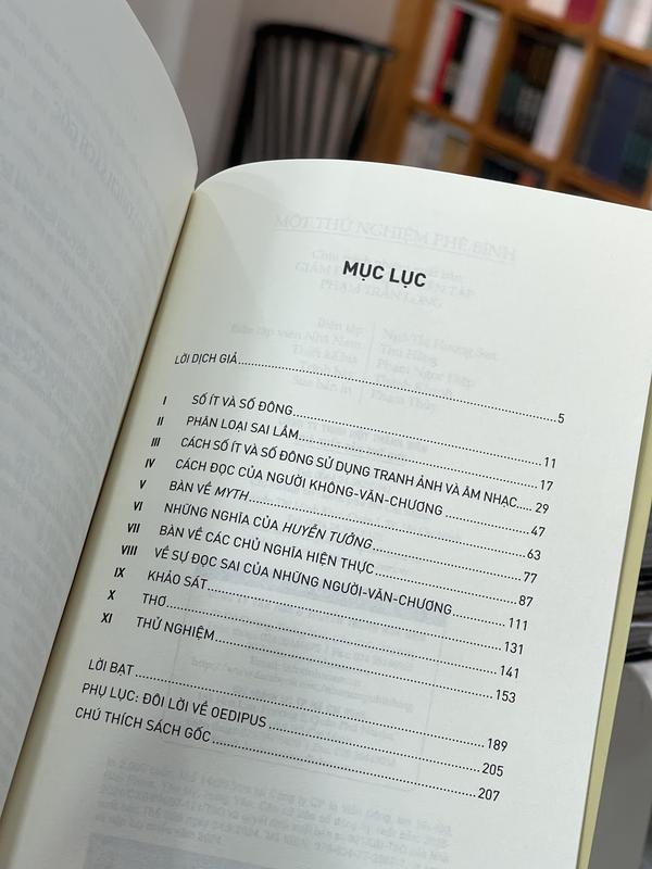 Sách - Một thử nghiệm phê bình (Nhã Nam HCM)