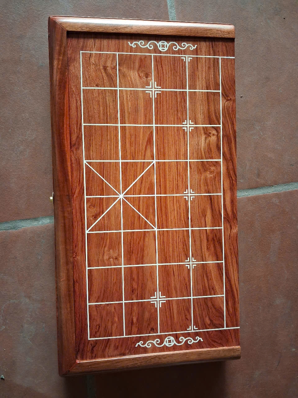 Bàn cờ tướng bằng gỗ hương đá víp kt 50x50x3.5cm