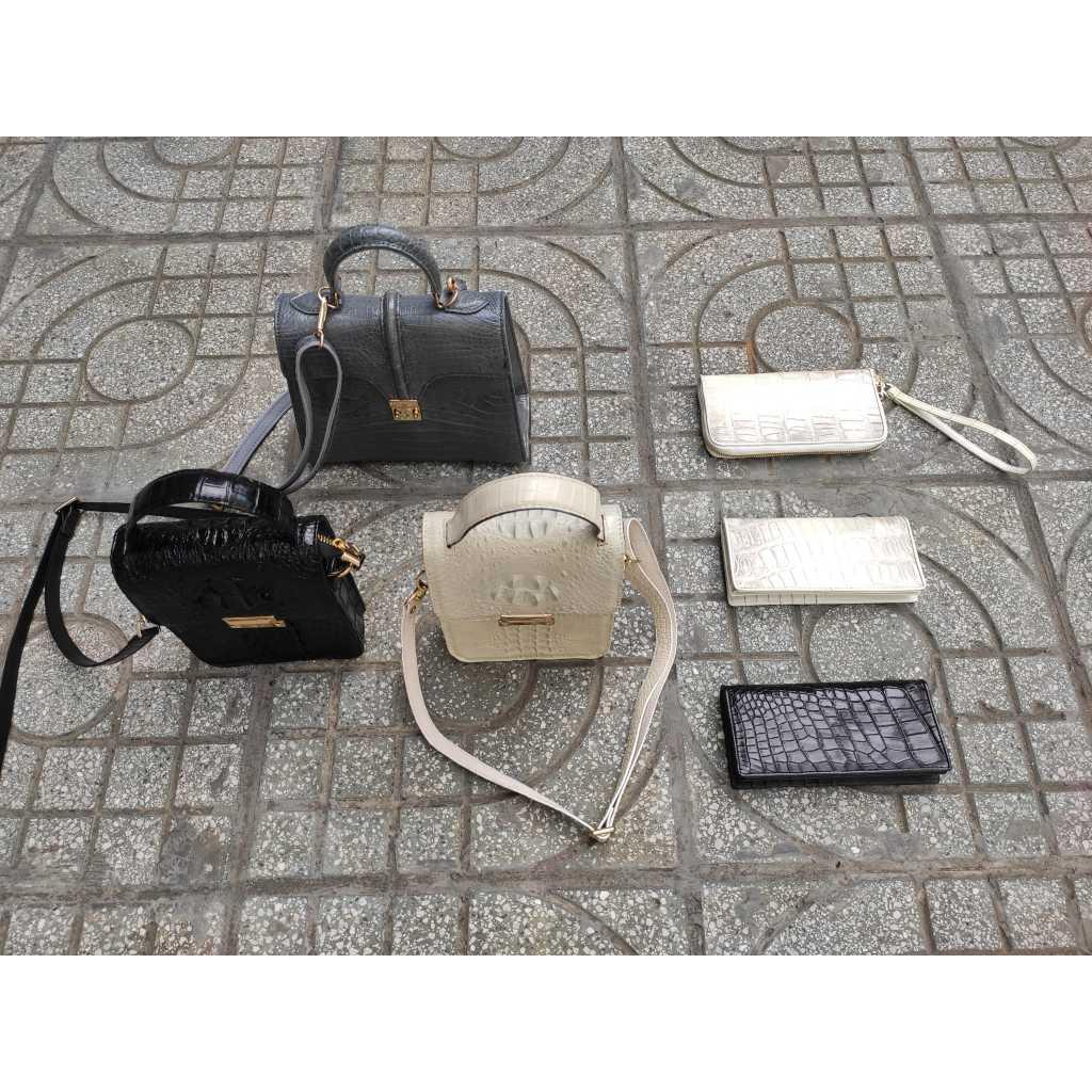 Cầm tay nam nữ thiết kế 1 Khóa nhỏ gọn Tiện dụng. Da bụng cá sấu Trắng bạch tạng!