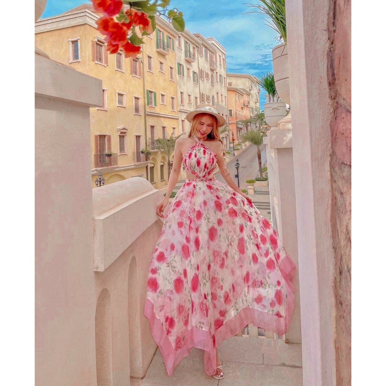 Đầm maxi đi biển hoa hồng khoét eo xinh xắn