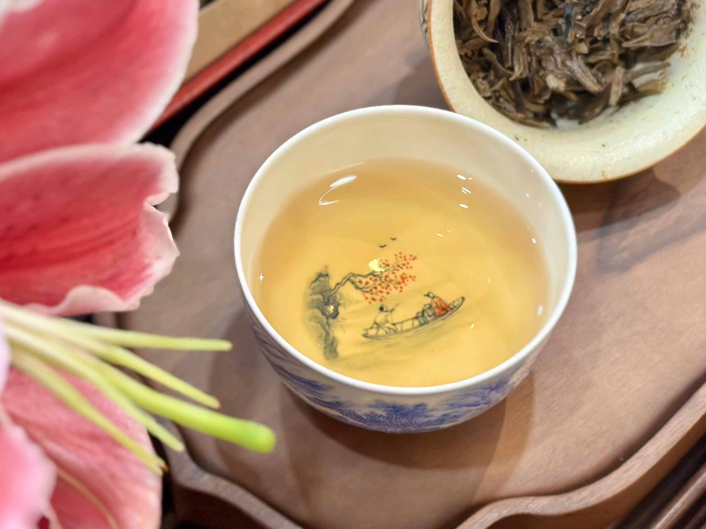 BÁNH TRÀ PHỔ NHĨ BẠCH TRÀ NGÂN CHÂM PHÚC ĐỈNH - 300G - TRÀ NGON LÂU NĂM - WHITE PUERH TEA - SHENG PUERH