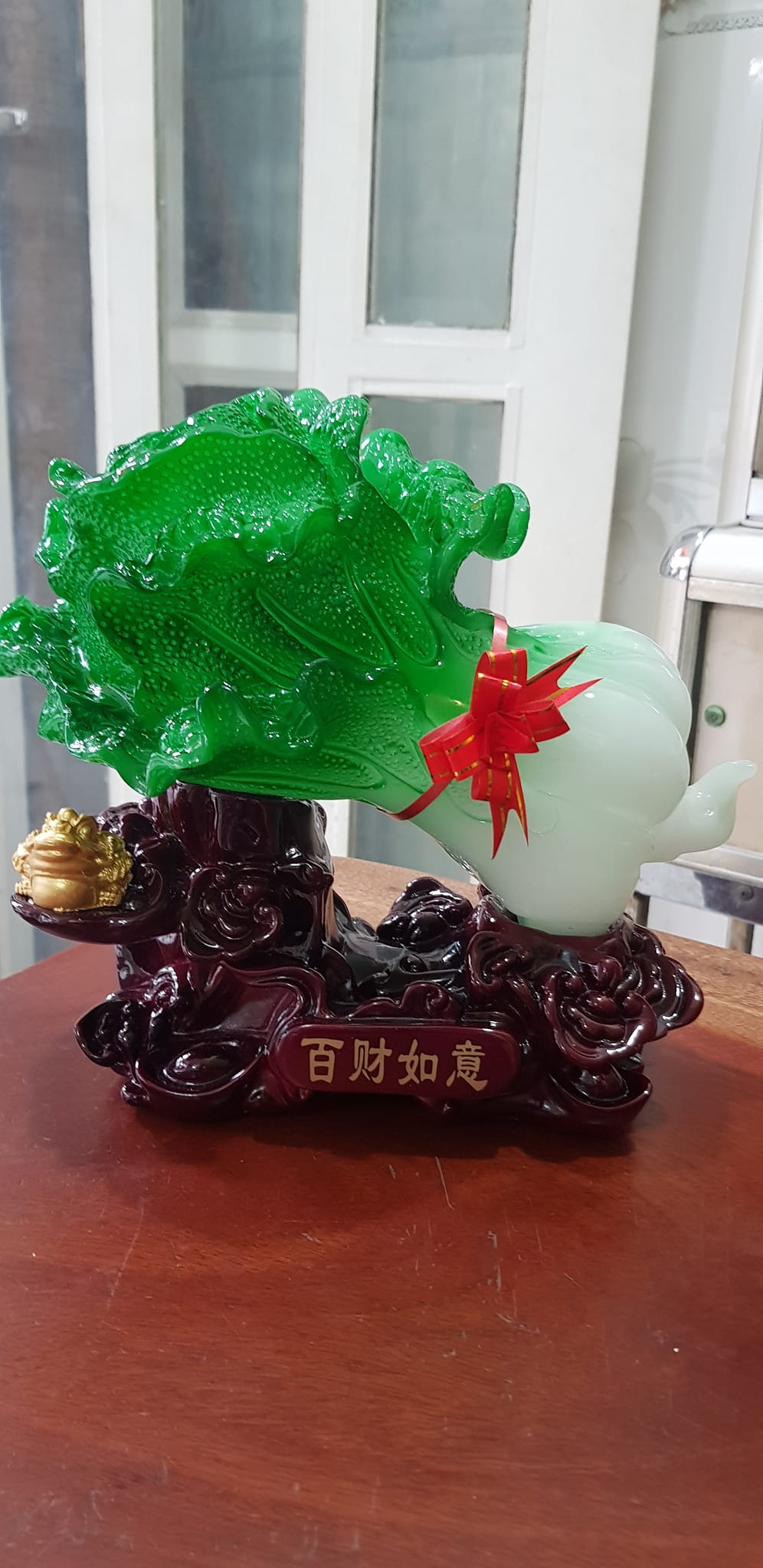 Tượng Bắp Cải Cóc Vàng Phong Thuỷ Tài Lộc đế gỗ thỏi vàng Size trung Ngang 25cm x Cao 21cm x Sâu 11cm Công dụng trưng bắp cải tượng trưng cho của cải cóc giữ ngậm tiền trưng bàn làm việc, nhà, công ty, quà biếu tặng ý nghĩa ạ