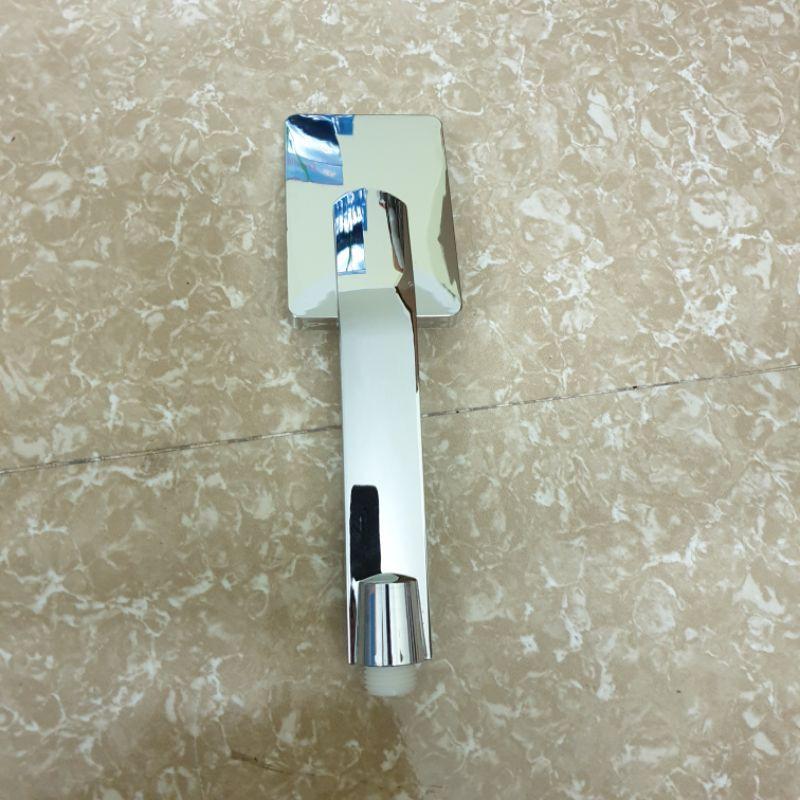 Bát sen vuông chữ nhật sáng bóng.