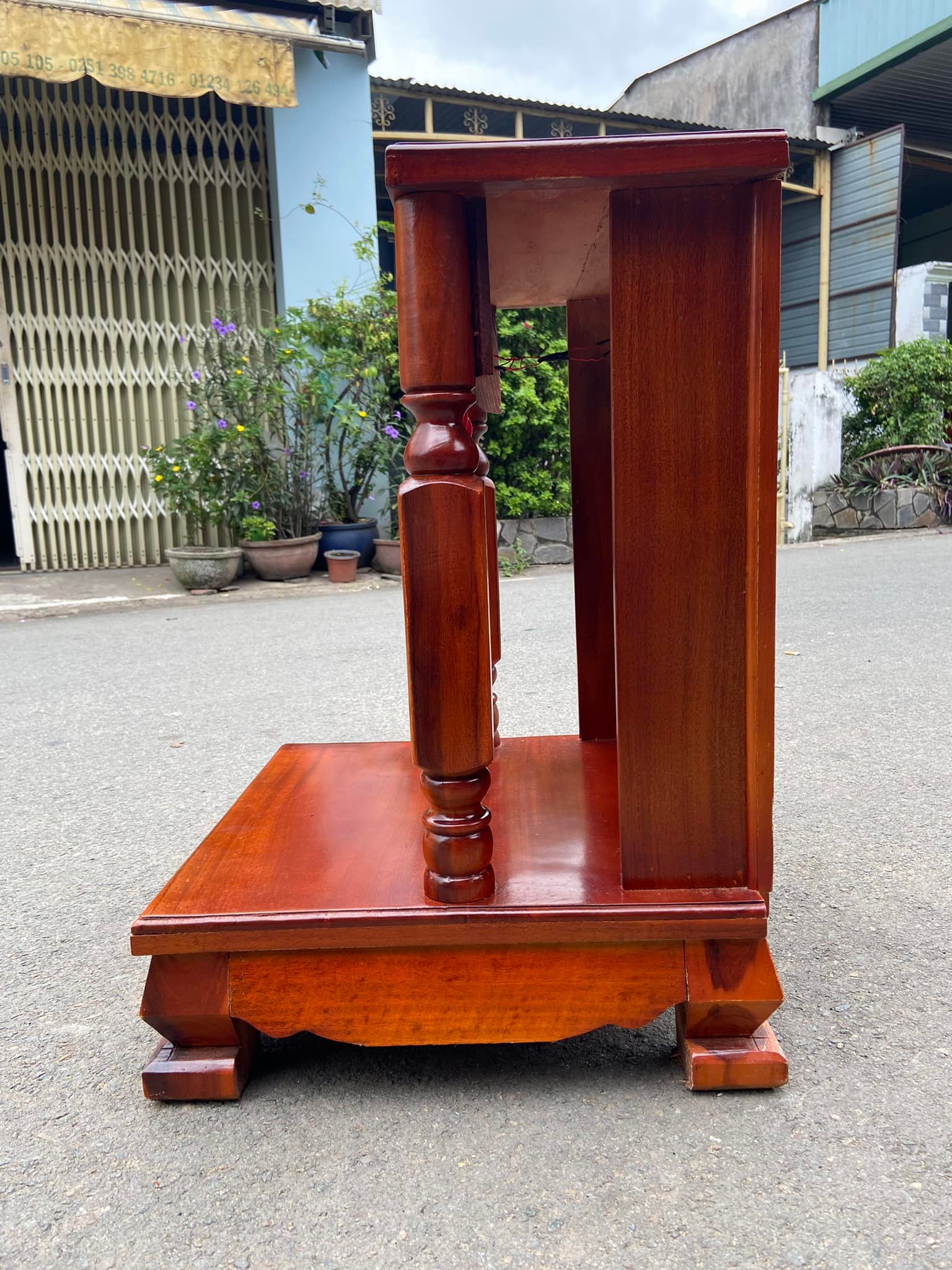 Bàn thờ thần tài ông địa gỗ Tràm cột vuông 48 x 68cm