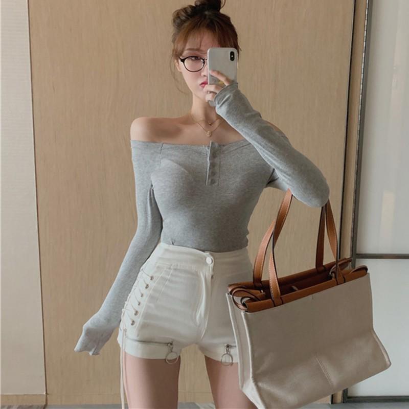 Áo tay dài ôm dáng màu trơn phối nút