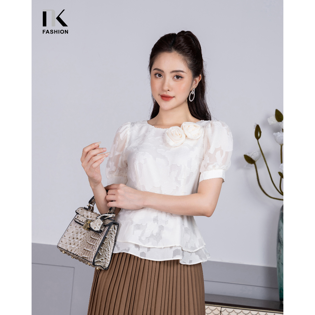 Áo Sơ Mi Nữ Công Sở NK FASHION Dáng Peplum Cổ Đính Hoa, Tay Cộc, Họa Tiết Voan Nổi, Vải Hàn Cao Cấp, Mát Thấm Hút Mồ Hôi Tốt NKSM2205007