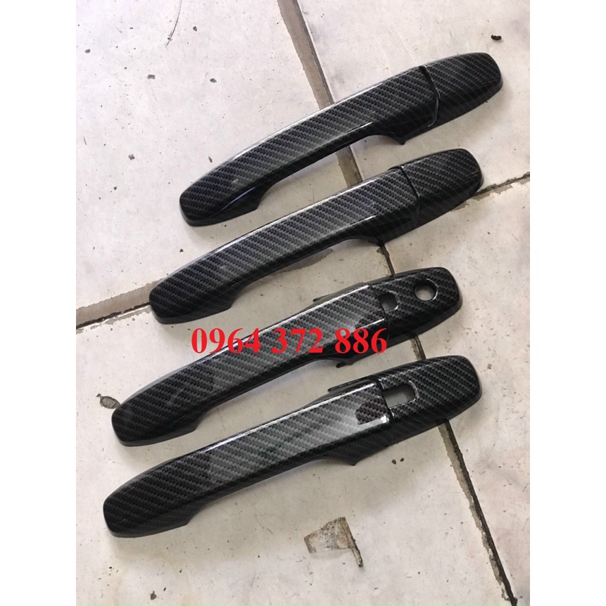 Ốp tay nắm, Hõm cửa, chén cửa carbon xe Toyota Raize 2021- 2022 vân cacbon cao cấp