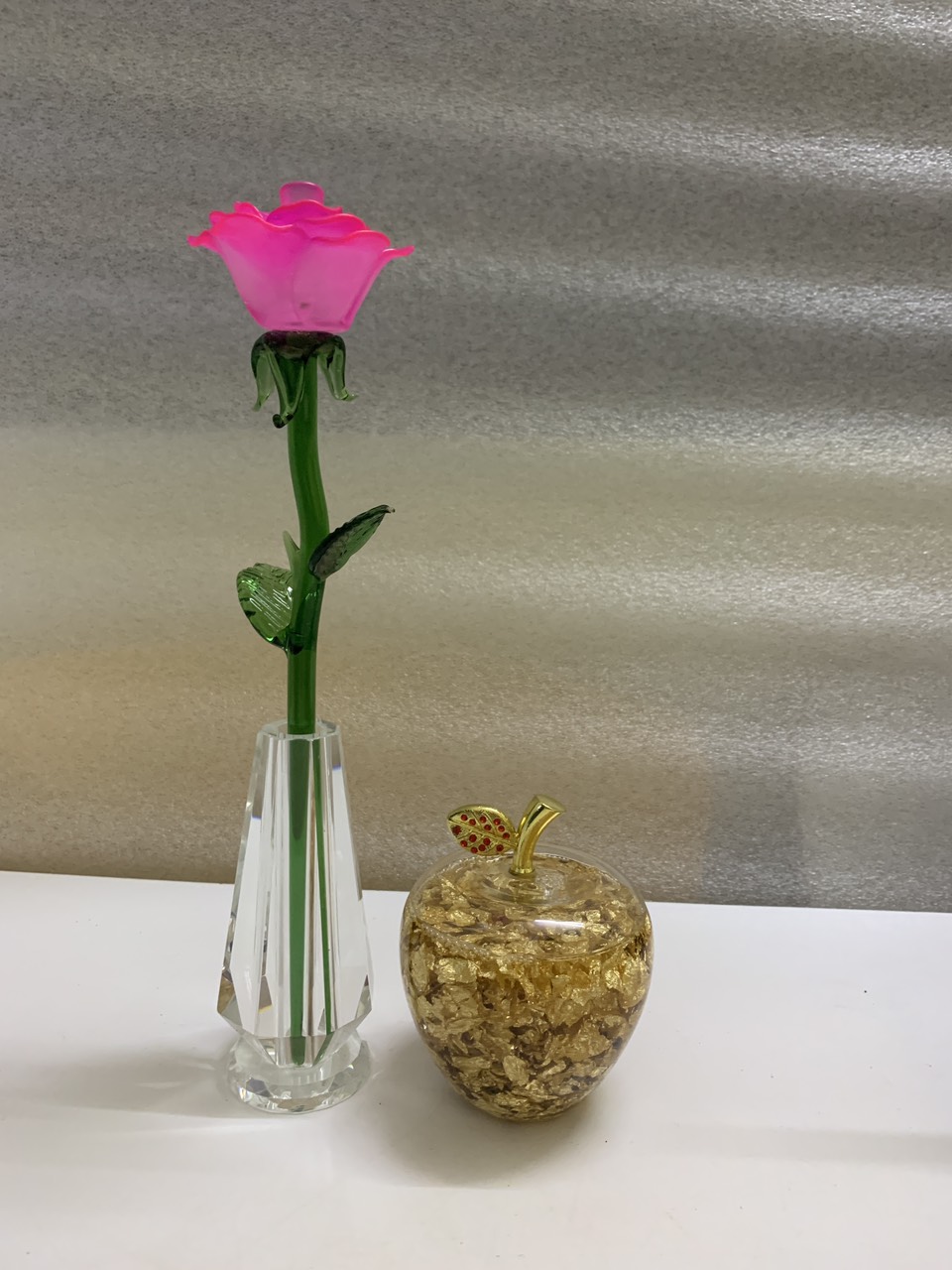 Sét hoa hồng thủy tinh và quả táo vàng - ANTH
