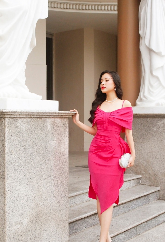 Đầm ôm lụa lạnh trễ vai tà xéo đi tiệc cực kỳ quyến rũ