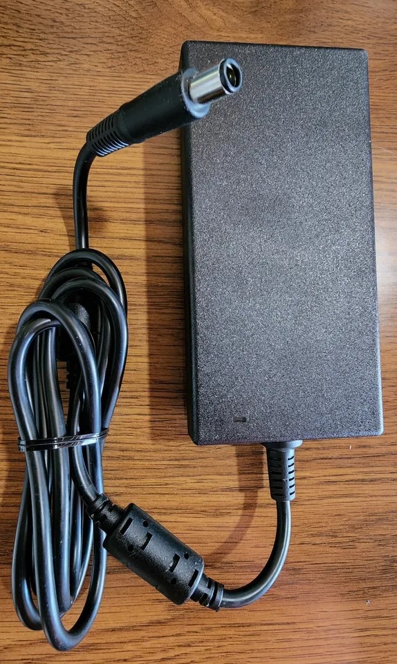 Sạc cho laptop Dell Workstation Precision 7510 Adapter 19.5V-9.23A hàng nhập khẩu.