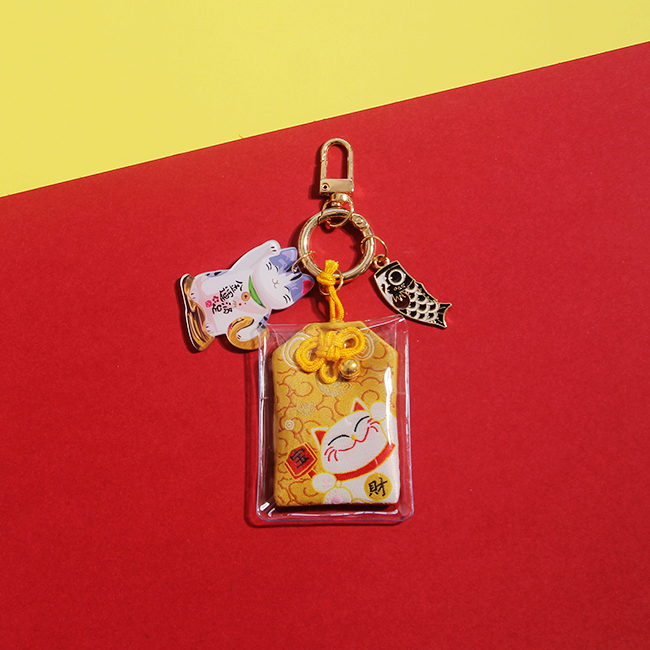 Móc khoá Túi phước Omamori bọc Mèo nhựa Cá chép - MK09 (1 móc, màu ngẫu nhiên)