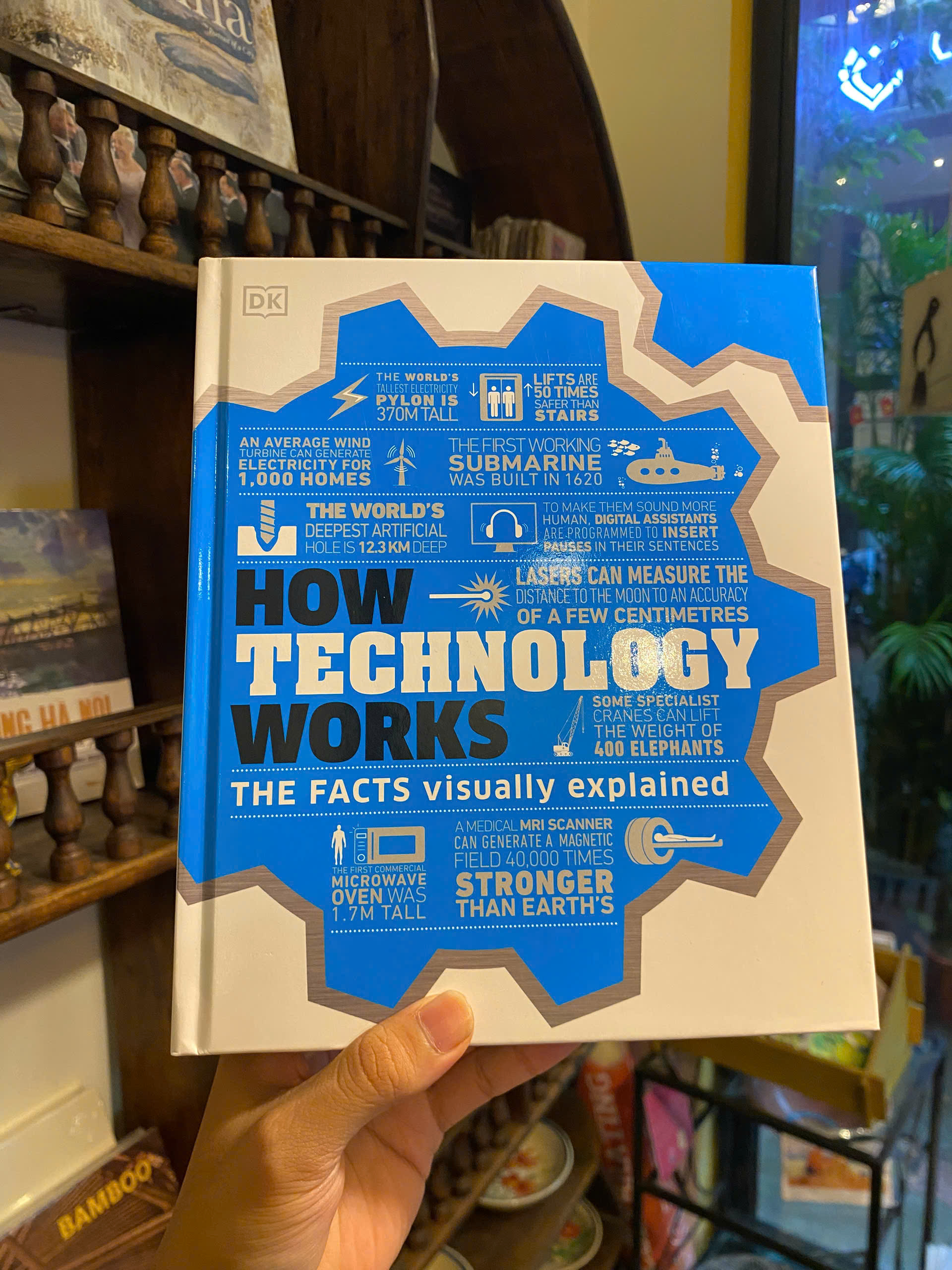 Sách - How Technology Works - DK Book | Science &amp; Technology English Book / Ngoại văn Nhập khẩu