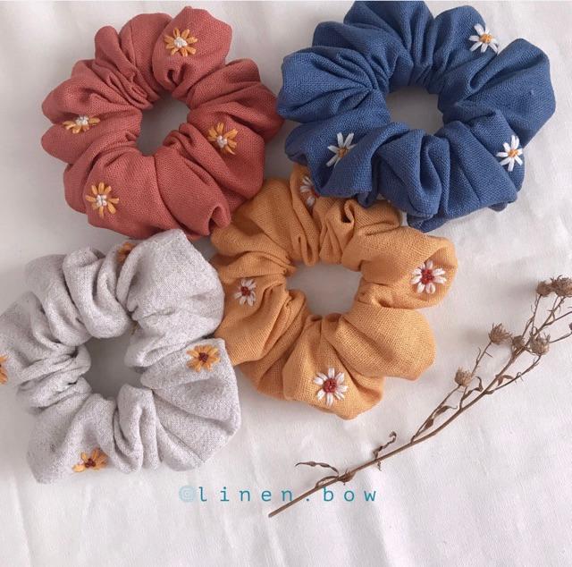 Scrunchies linen thêu hoa