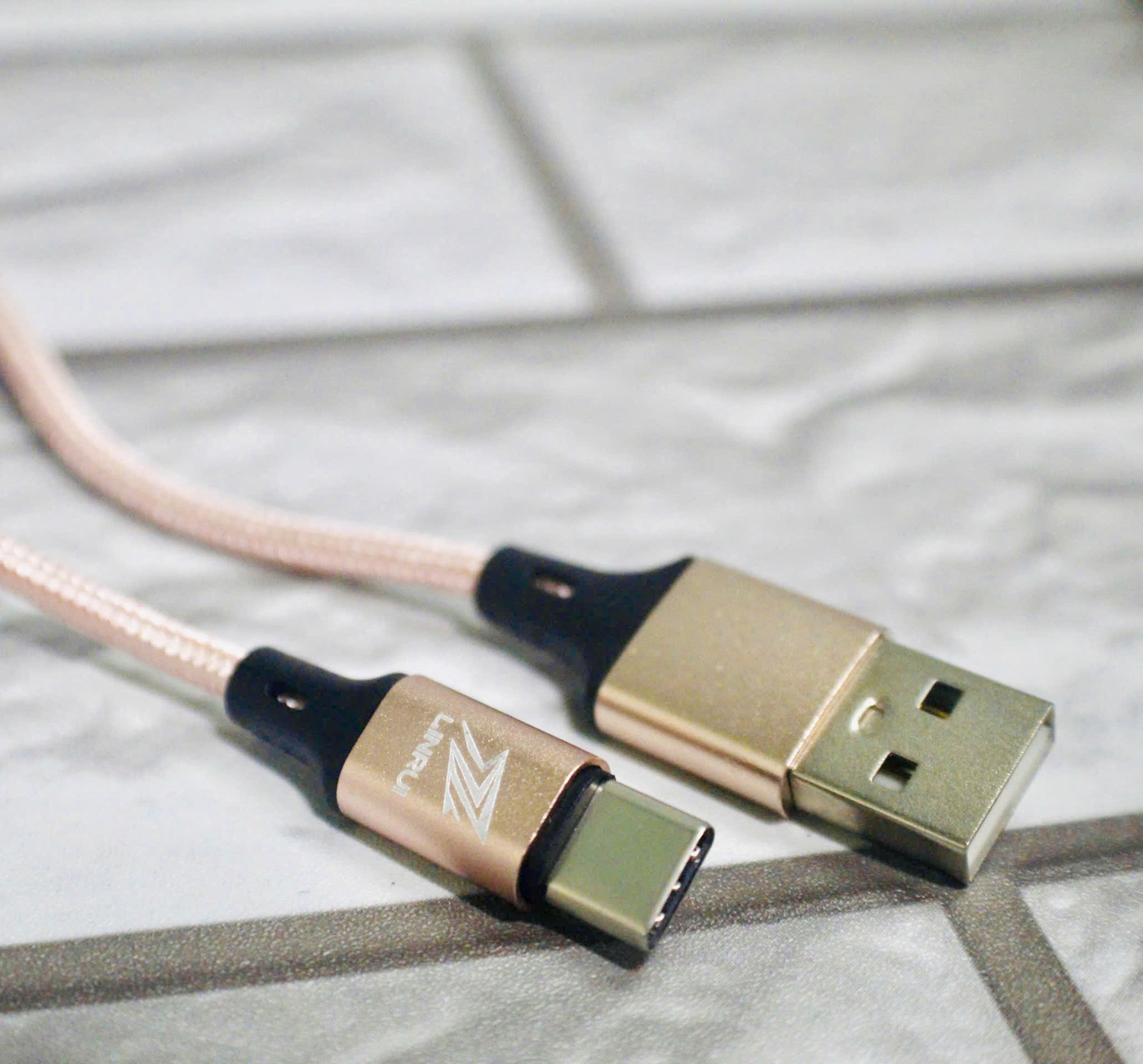 BỘ SẠC NHANH HÃNG LINRUI GỒM CÁP SẠC ĐẦU TYPE C-USB BỌC DÙ SIÊU BỀN VÀ CỦ SẠC 20W NHỎ GỌN, TIỆN LỢI - HÀNG CHÍNH HÃNG