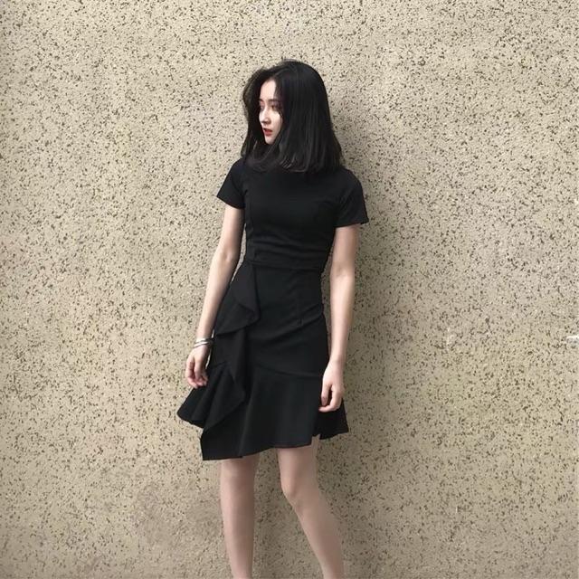 Váy đen đuôi cá cách điệu sang chảnh