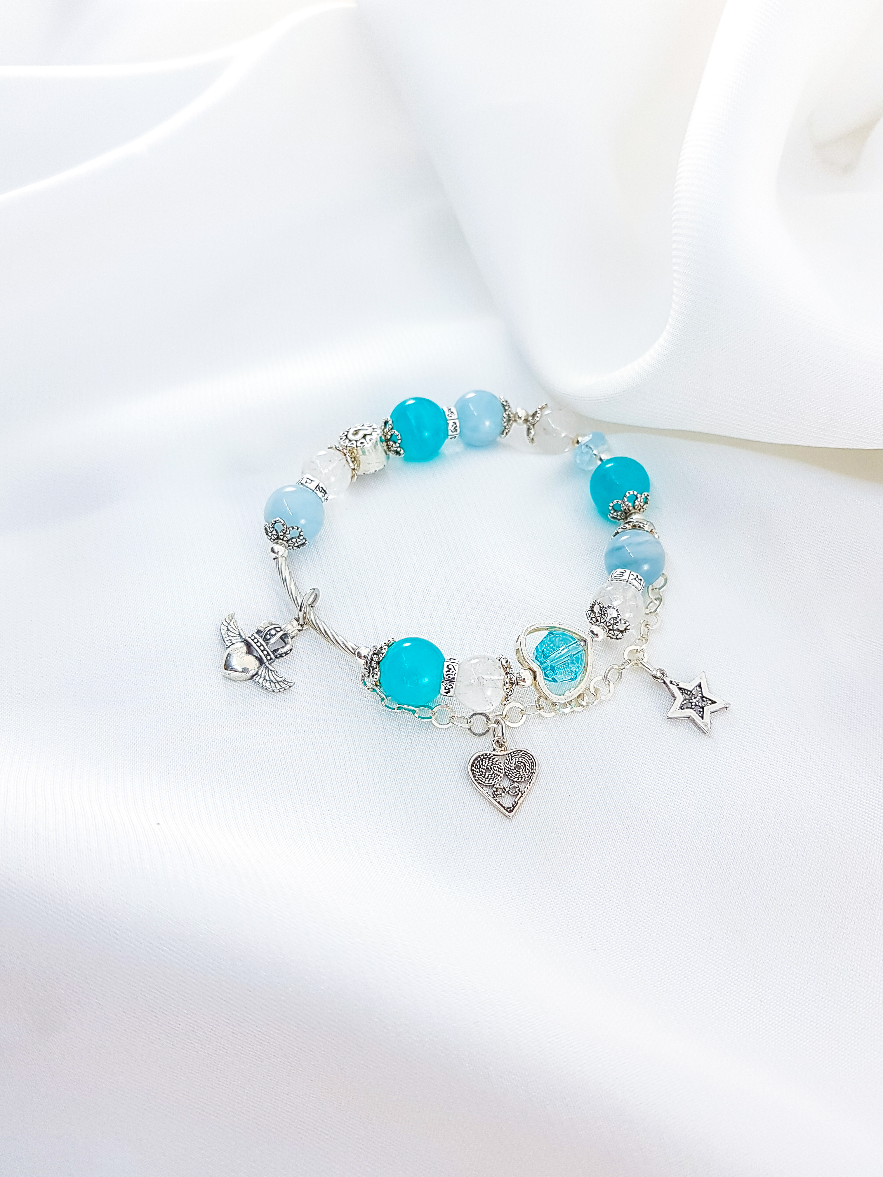 Vòng Tay Mệnh Thủy, Mộc Đá Thạch Anh Ưu Linh Trắng Mix Aquamarine+ Charm Sao, Tim