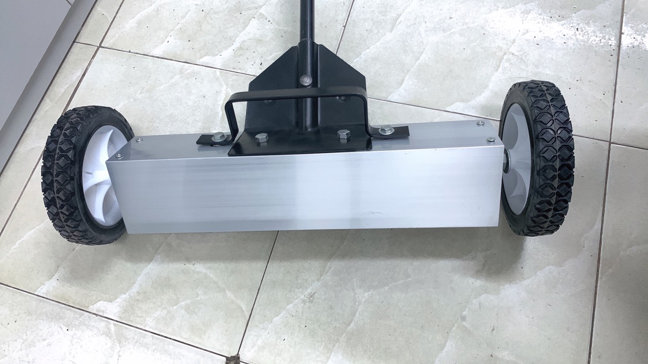 Xe hút đinh nam châm bé, loại xe lọc tạp chất cực kỳ hiệu quả và triệt để