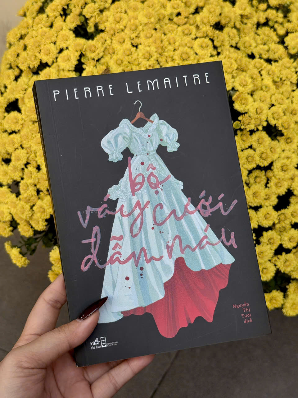 Sách - Bộ váy cưới đẫm máu (Pierre Lemaitre) (Nhã Nam HCM)