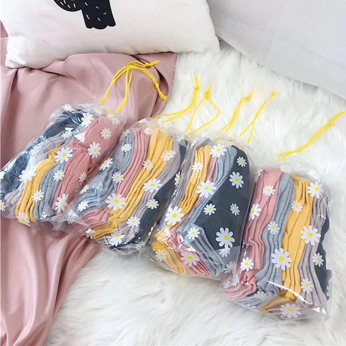 Túi 10 đôi tất gấu , hoa cúc nữ ,cổ ngắn nhiều màu dễ thương vải cotton đẹp và bền kèm túi dây rút xinh xắn cute cho phái nữ