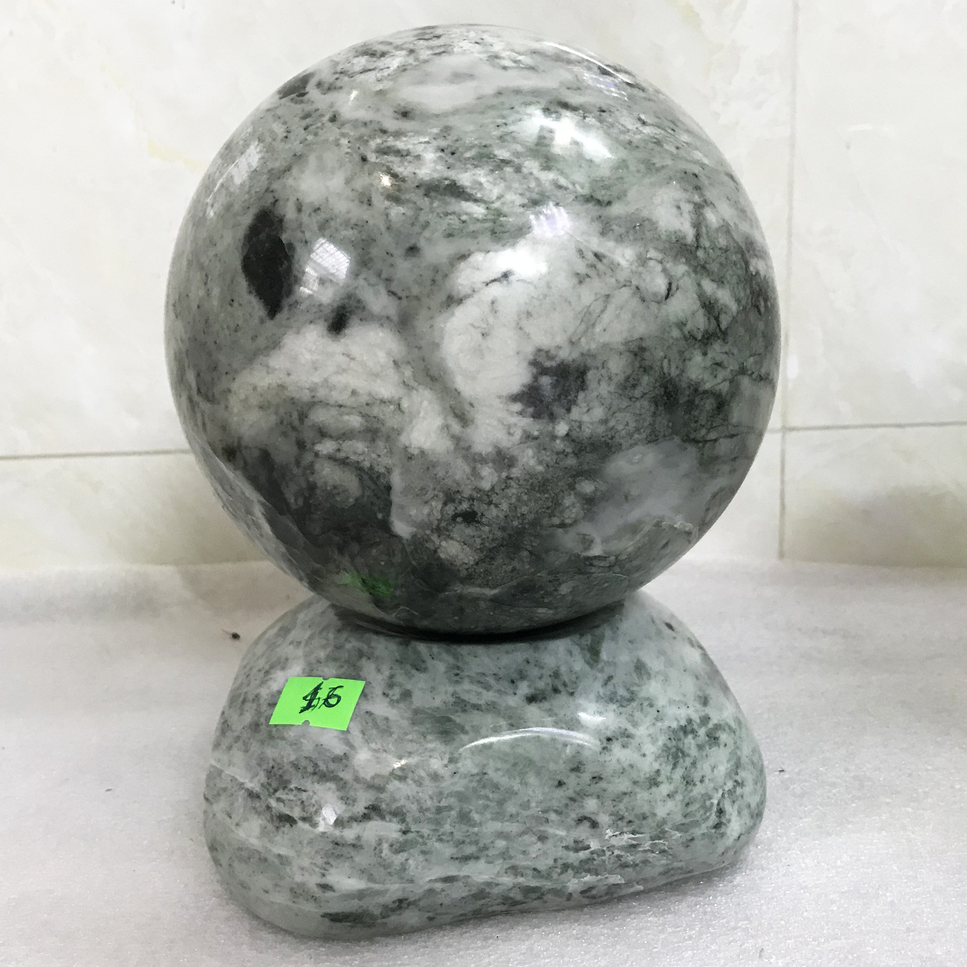 Cầu bi phong thủy đường kính 16 cm nặng 8kg chất ngọc xanh lá đậm serpentine cho người mệnh Hỏa và Mộc DK16cm xnang8kg