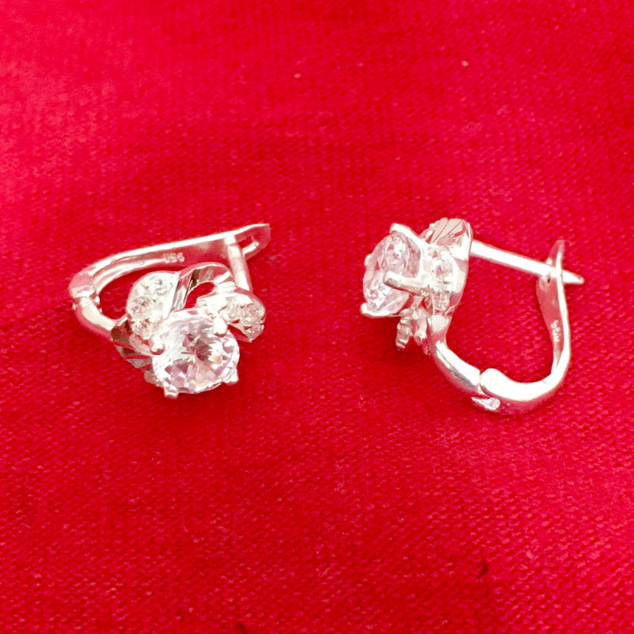 Bông tai nữ Bạc Quang Thản khóa bất đeo sát tai bản cong đính đá cobic cao cấp chất liệu bạc thật không xi mạ – QTBT101