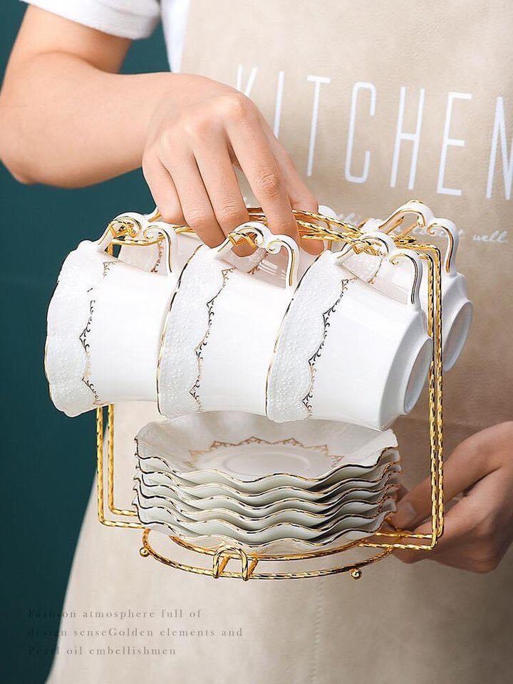 BỘ ẤM THỦY TINH PHA TRÀ HOA KÈM KHAY SỨ, 6 CỐC VÀ GIÁ TREO KIM LOẠI MẠ VÀNG - VD56
