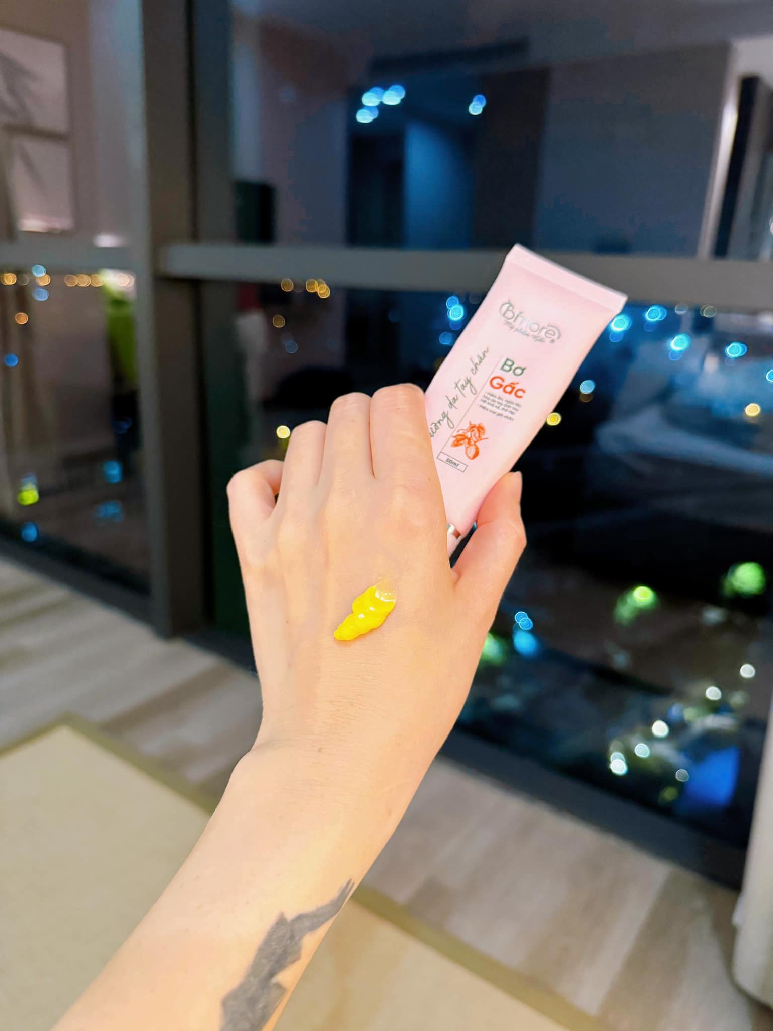 Bơ gấc dưỡng da tay chân mềm mịn sáng đều màu 50ml