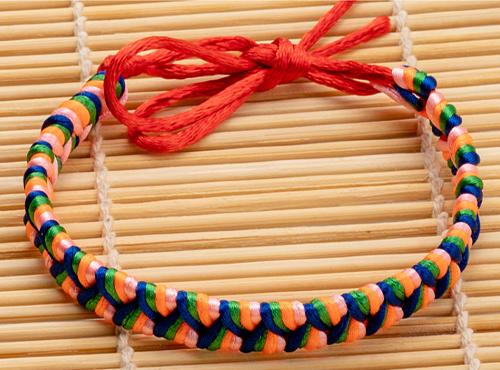 Vòng chỉ đỏ Tây Tạng may mắn nhiều mầu