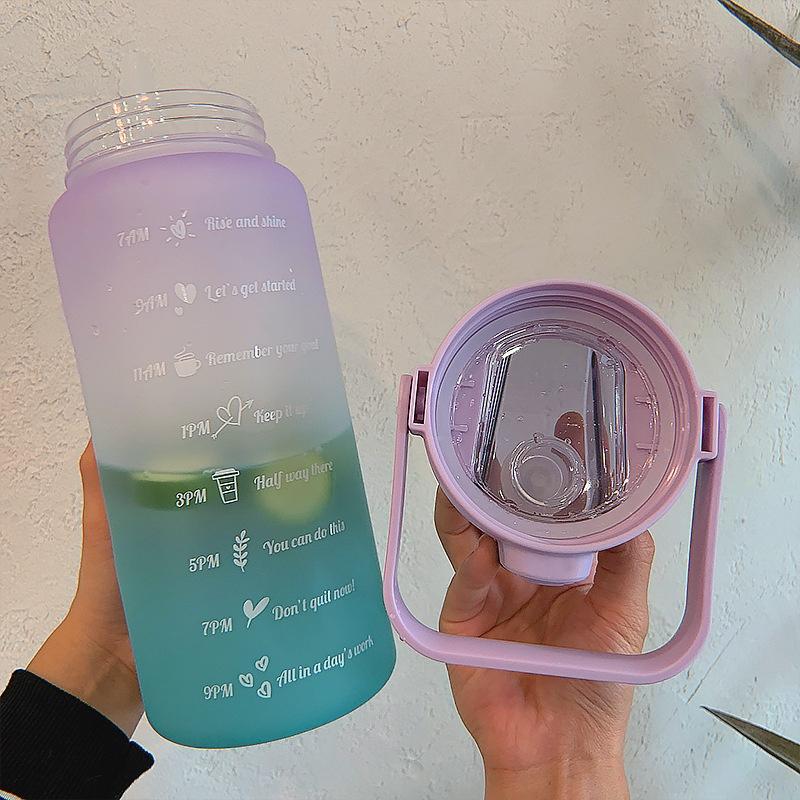 Bình đựng nước 2L dễ thương chia vạch báo giờ nhắc uống nước Fan House tặng Sticker bình nước 2lit có ống hút tiện lợi