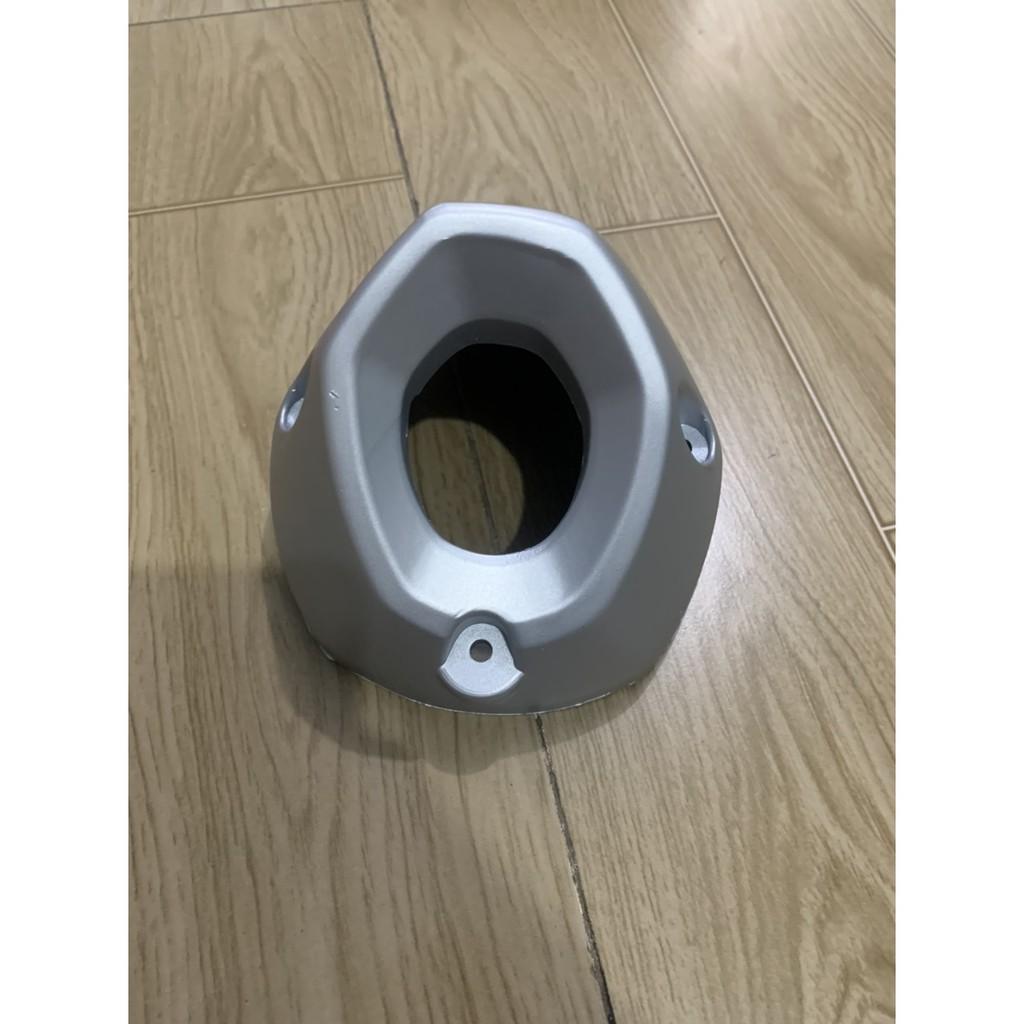 Chụp đích pô xe exciter 155 màu bạc