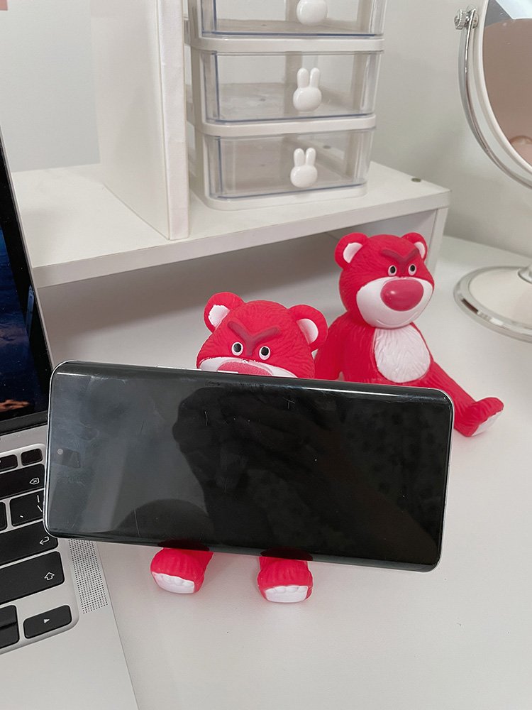 Giá đỡ kệ đỡ điện thoại, máy tính bảng gấu dâu Lotso cute đáng yêu trang trí bàn học, ô tô