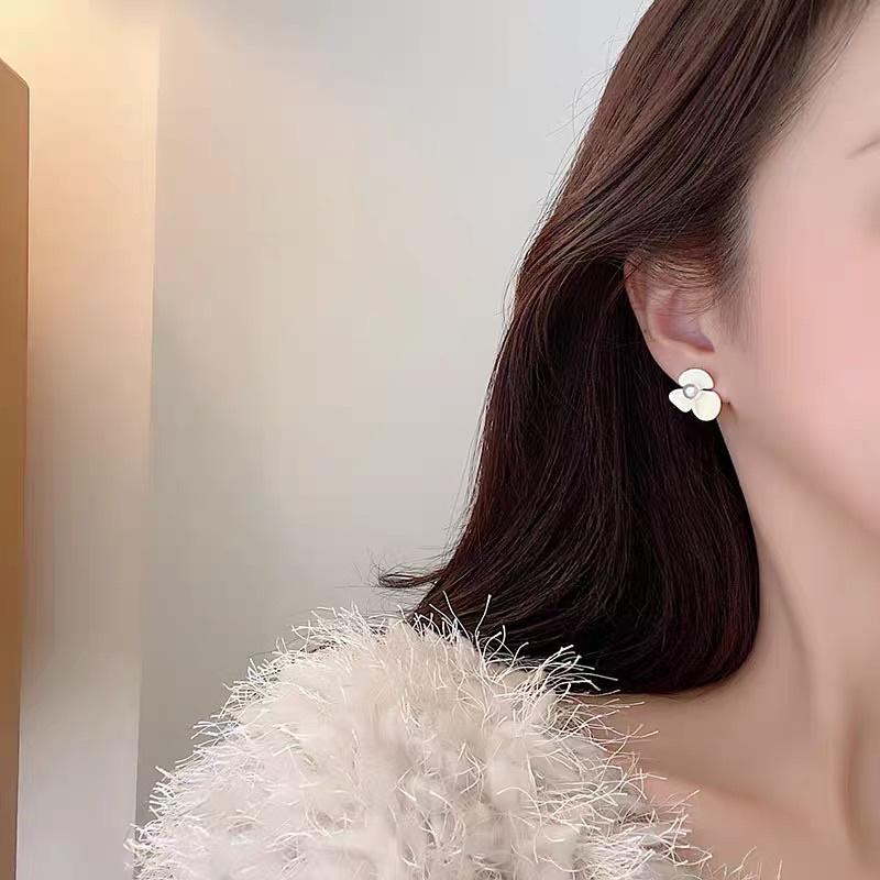 Khuyên Tai Bông Tai Nữ Hoa Trắng Ba Cánh Đẹp Ring House