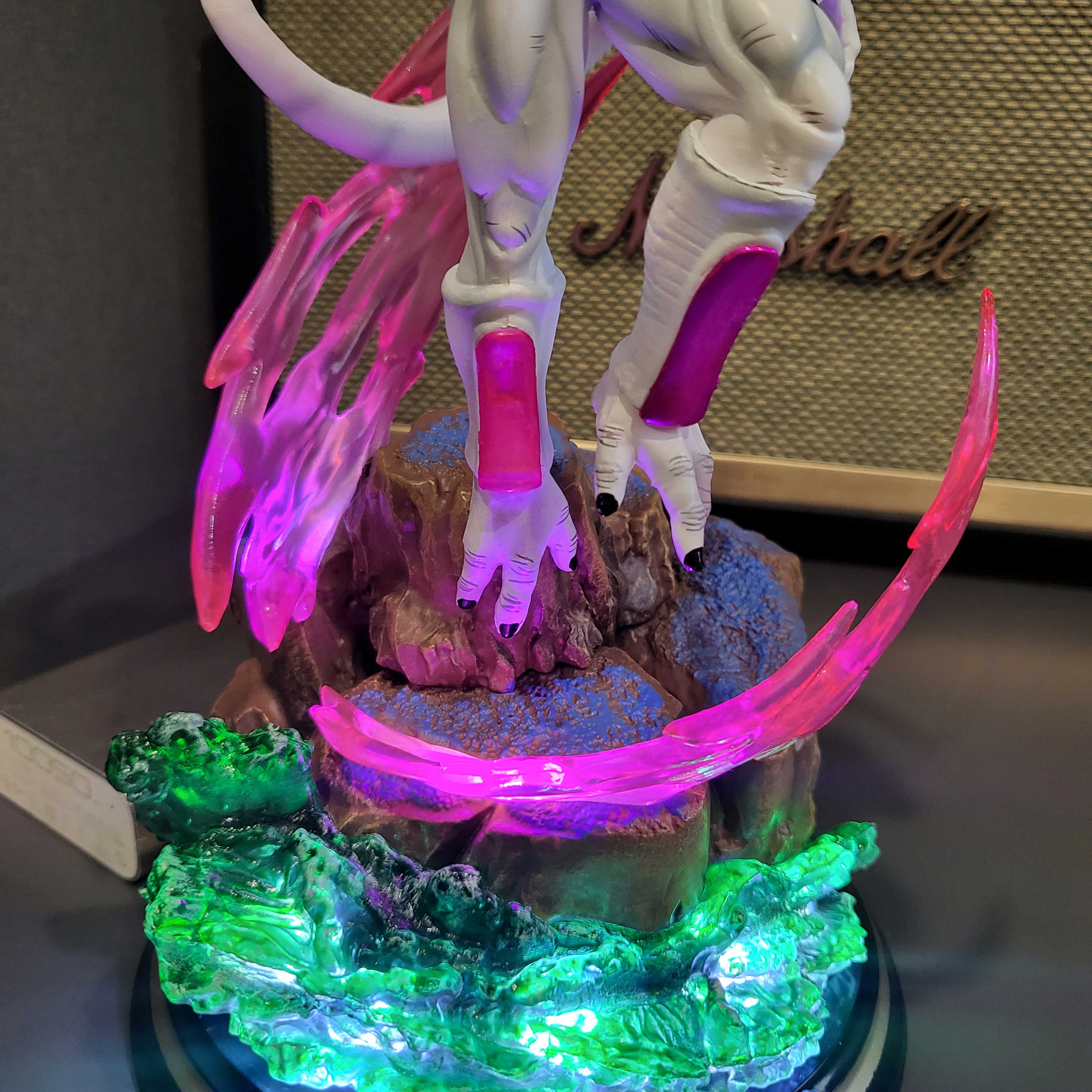 Mô hình Frieza có LED 25 cm - Dragon ball