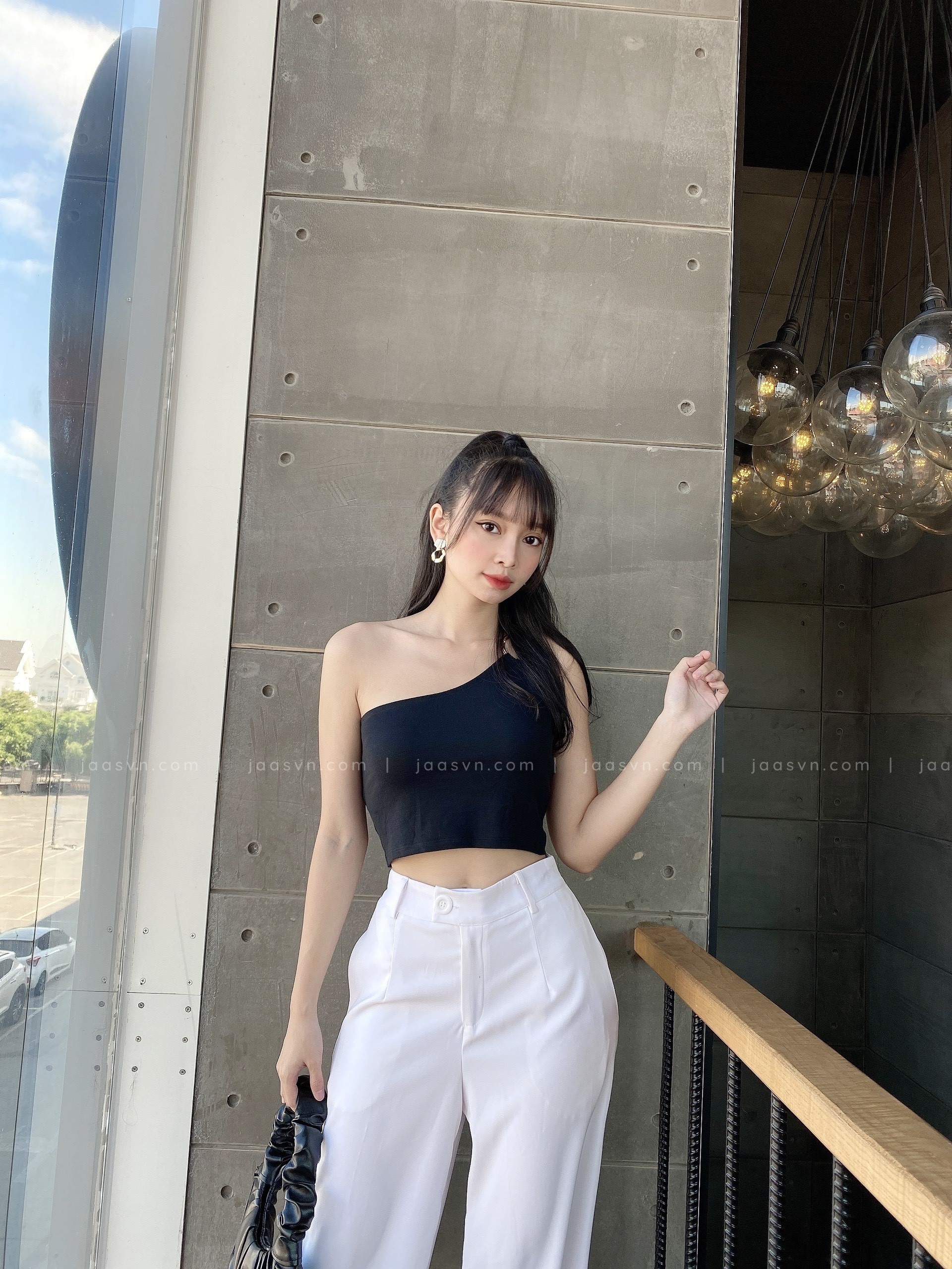 Áo crop top, áo lệch vai ôm body đeo khoen cá tính