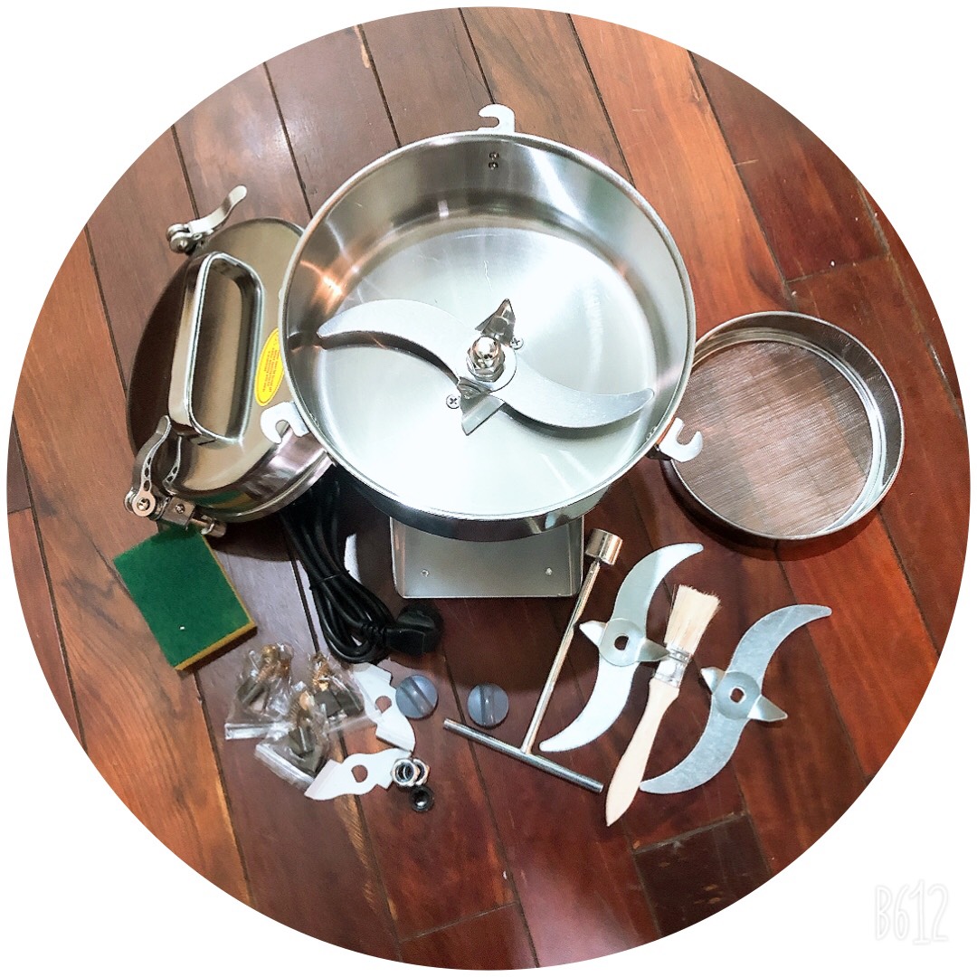Máy nghiền bột dạng dao chuyên nghiền bột khô đa năng, chất liệu inox 304 rất đẹp
