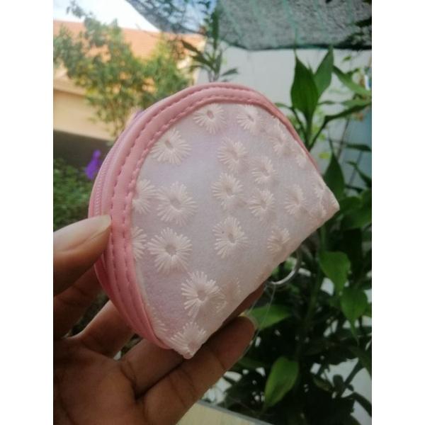 MÓC KHÓA BÓP. MÓC KHÓA VÍ DÁNG BẦU IN HÌNH, THÊU HOA CÚC GẮN STICKER