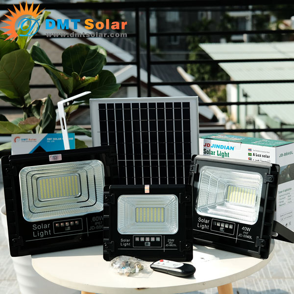 Đèn pha năng lượng mặt trời 40W JD-8840L - Chính hãng
