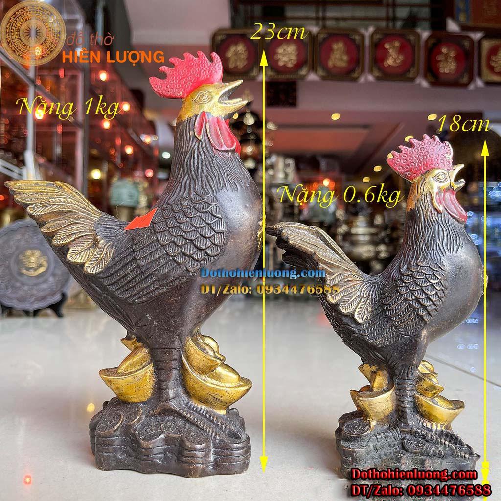 Tượng Linh Vật Gà Trống Chữ Phúc Đứng Thỏi Vàng Màu Nâu Bằng Đồng Thau Nguyên Chất Đẹp