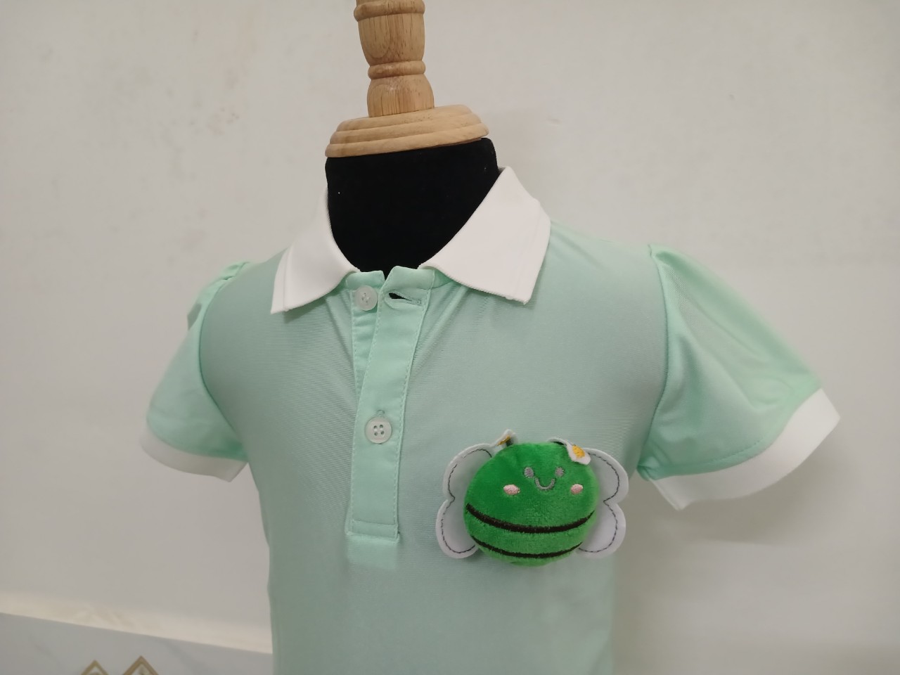 ĐẦM POLO BÉ GÁI HẠ EO XANH MINT LOGO BEE