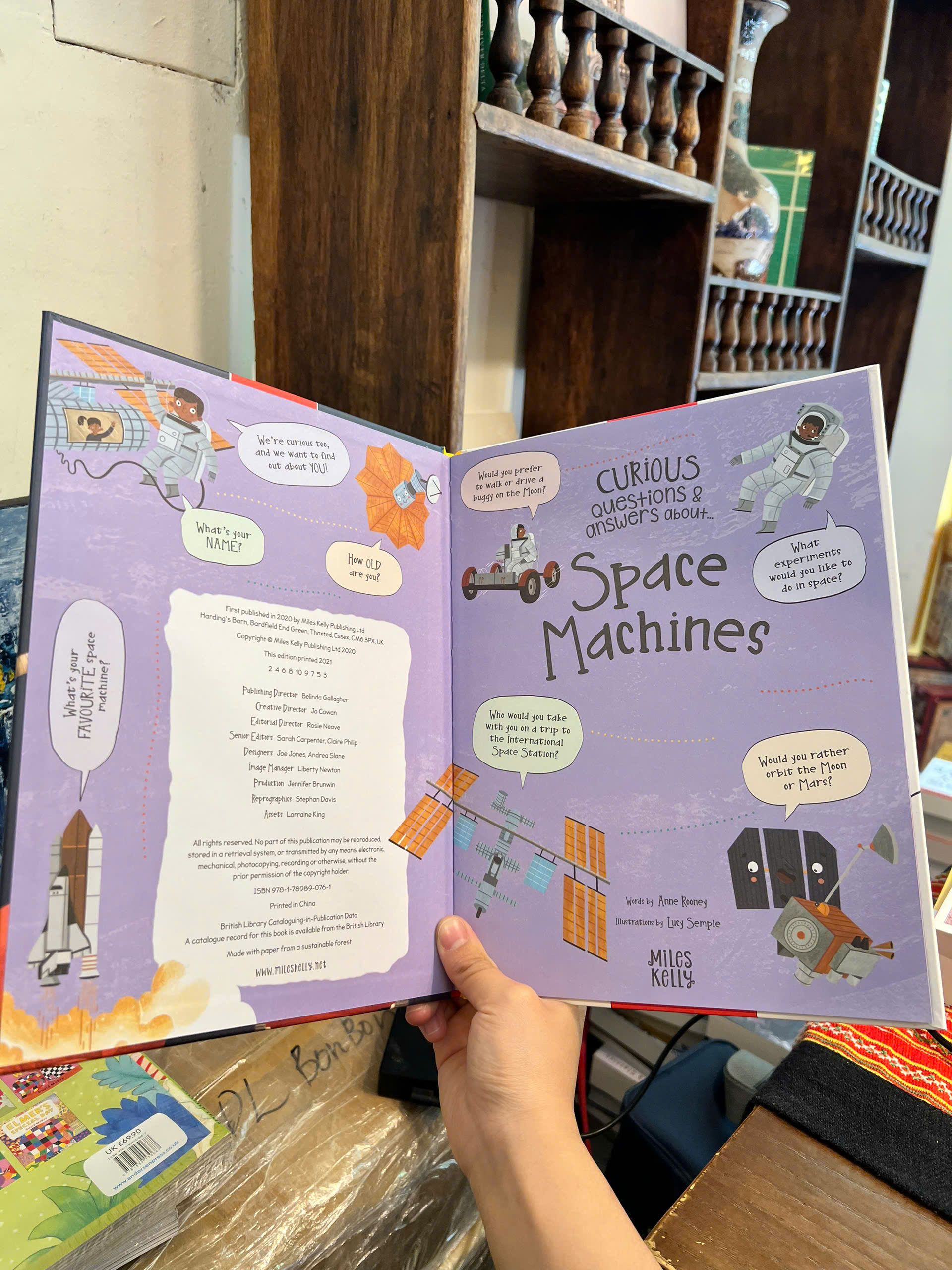 Sách - Curious Questions &amp; Answers about Space Machines | Childrens Science / Ngoại văn Bìa cứng