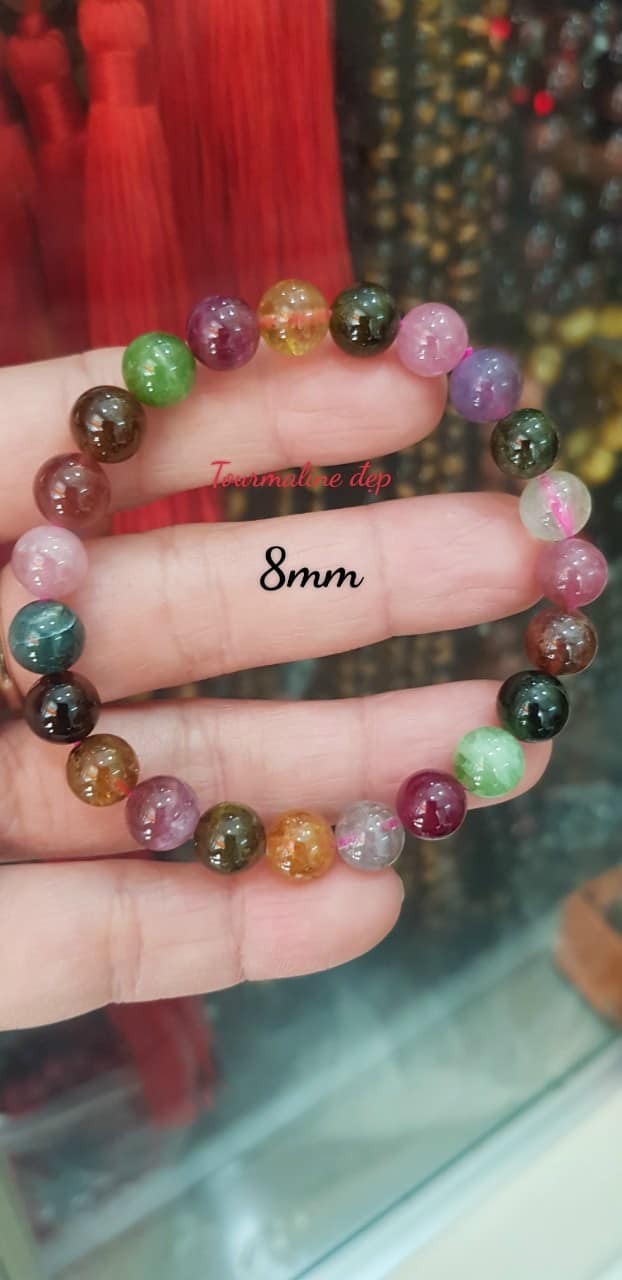 Vòng tay phong thuỷ may mắn đá tourmaline màu bóng đẹp lắm size hạt vòng 8mm đá tự nhiên đeo tốt sức khoẻ, may mắn, tốt cho công việc đeo lên tay bóng đẹp màu rất xinh đẹp ạ
