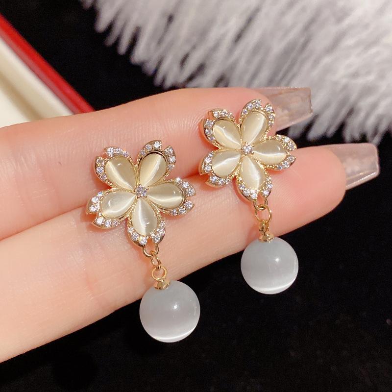 Khuyên tai hoa opal năm cánh bô viền