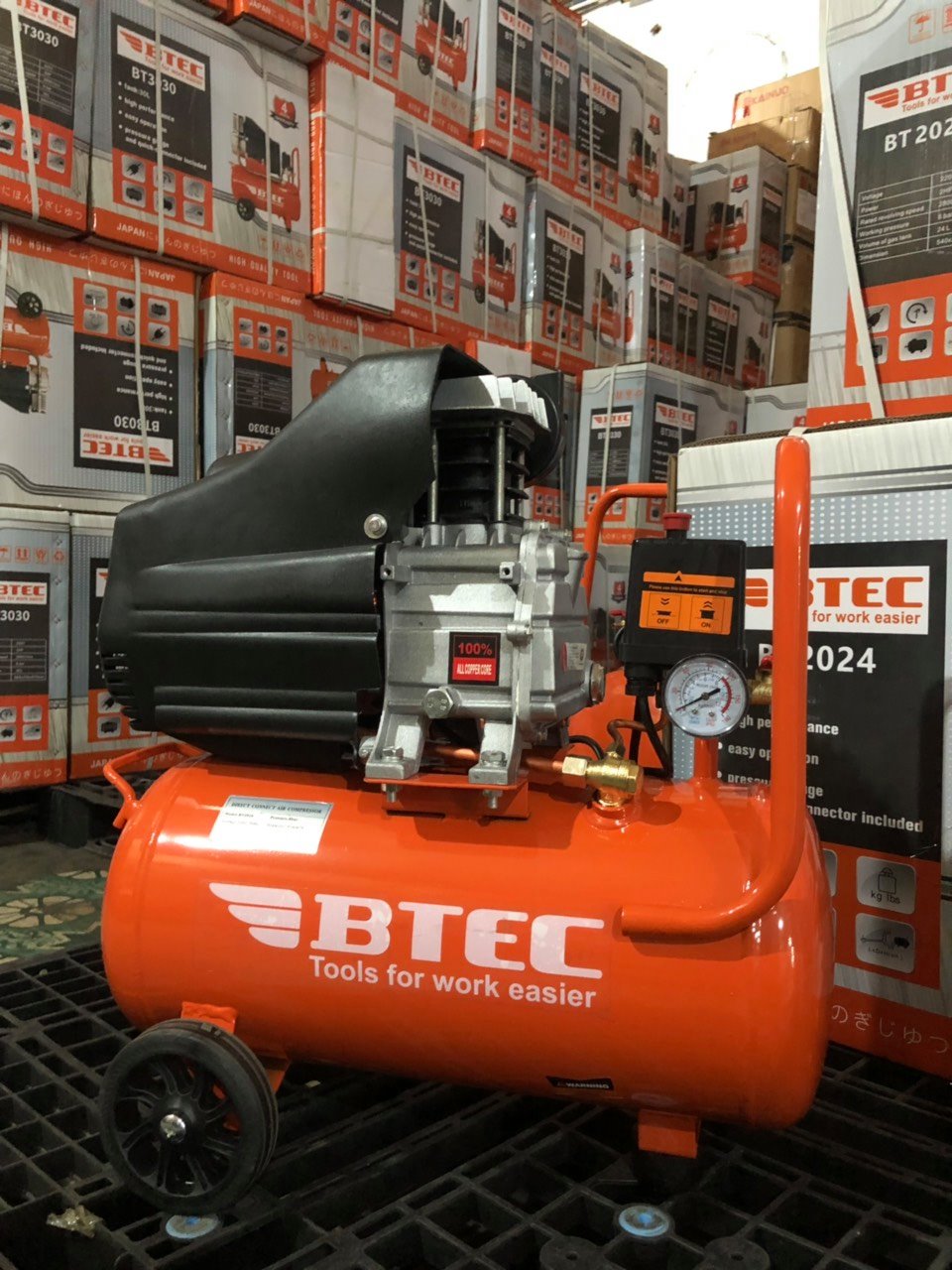 MÁY NÉN KHÍ CÓ DẦU BTEC BT-2024 2HP 24 LÍT -HÀNG CHÍNH HÃNG