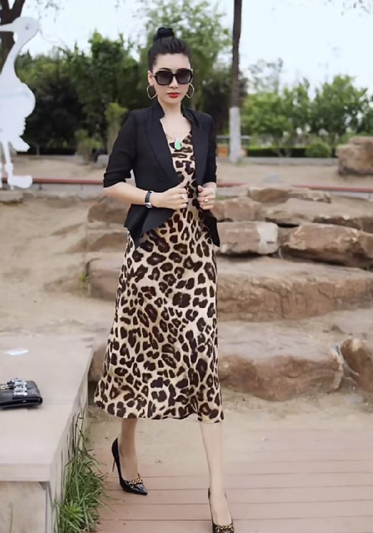 ĐẦM LỤA KÈM ÁO KHOÁC