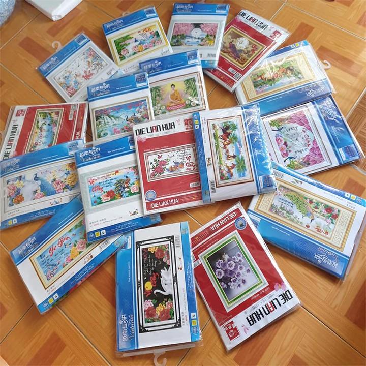 Tranh thêu cha mẹ công đồng hồ X8377 - kích thước: 75 * 45cm.