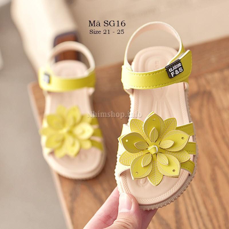 Sandal bé gái 1 - 3 tuổi gắn hoa xinh xắn, giày dép trẻ em quai mềm dễ thương SG16