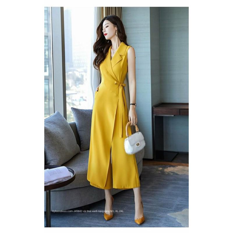 Jumpsuit ống rộng cổ vest cột dây eo sát nách